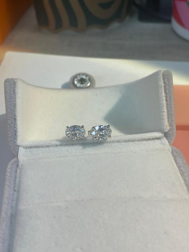 椭圆鸽子蛋的永恒魅力瓦力棋牌简约款耳钉:(图1) 椭圆鸽子蛋的永恒魅力瓦力棋牌简约款耳钉:(图1)